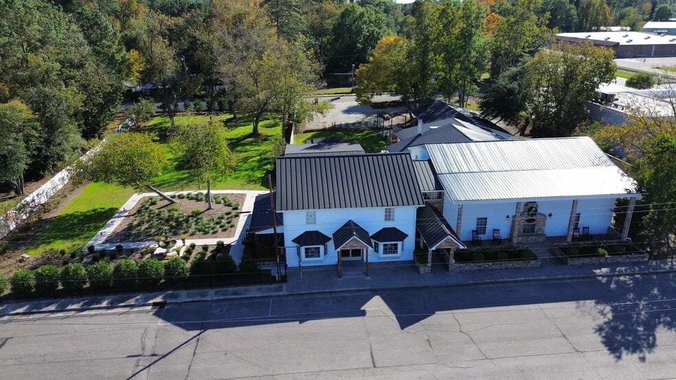 102 Live Oak St, Tabor City, NC for sale - Building Photo - Image 1 of 64