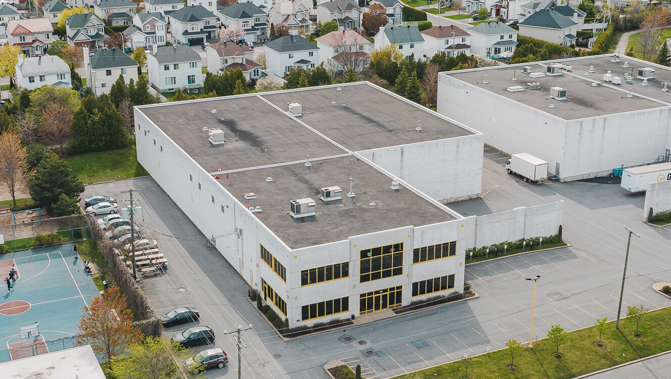 215 Av Voyageur, Pointe-claire, QC for lease Building Photo- Image 1 of 12