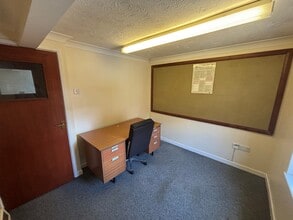 1B Roise St, Bedford for lease Building Photo- Image 2 of 6