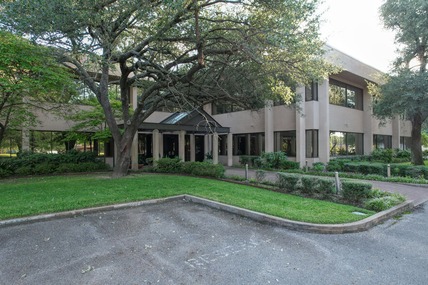 3901 Manhattan Dr, Tyler, TX for lease - Building Photo - Image 3 of 5