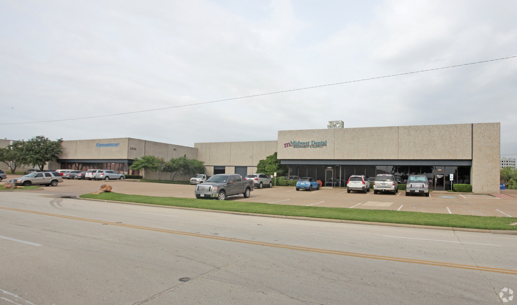 2425-2429 109th St, Grand Prairie, TX for sale Primary Photo- Image 1 of 1