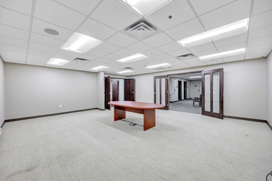 960 Hansen Rd, Green Bay, WI for lease - Interior Photo - Image 2 of 13