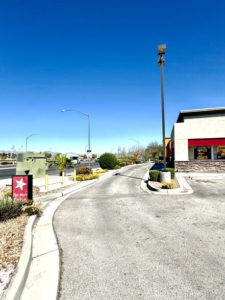 607 W Craig Rd, North Las Vegas, NV for lease - Building Photo - Image 2 of 9