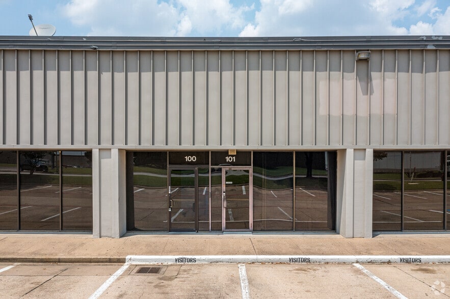 1213 W Carrier Pky, Grand Prairie, TX for lease - Building Photo - Image 3 of 18