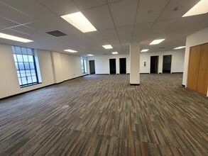 300 S Washington Sq, Lansing, MI for lease Interior Photo- Image 2 of 10