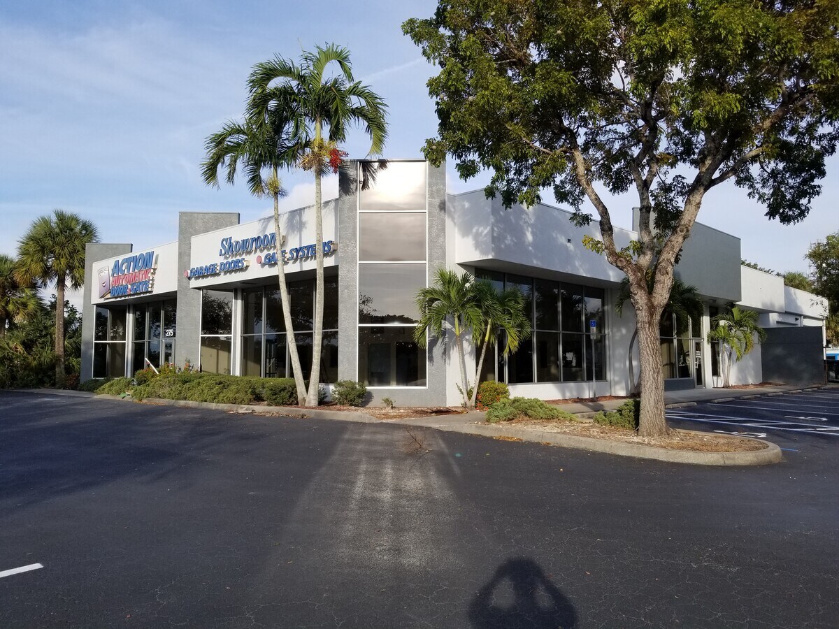 275 Airport Pulling Rd N, Naples, FL 34104