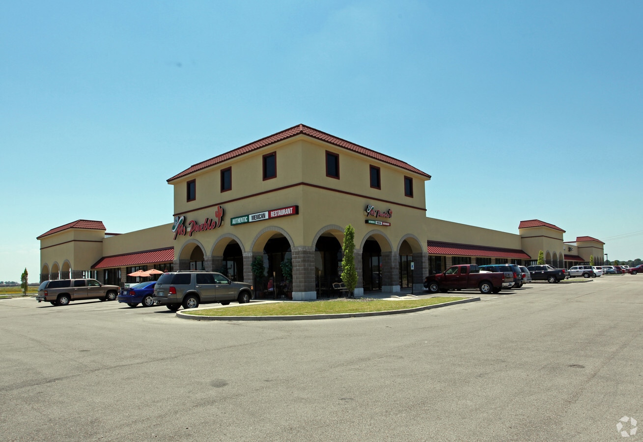 303 Bancario Rd, Marion, AR 72364 The Shops of Angelo's Grove