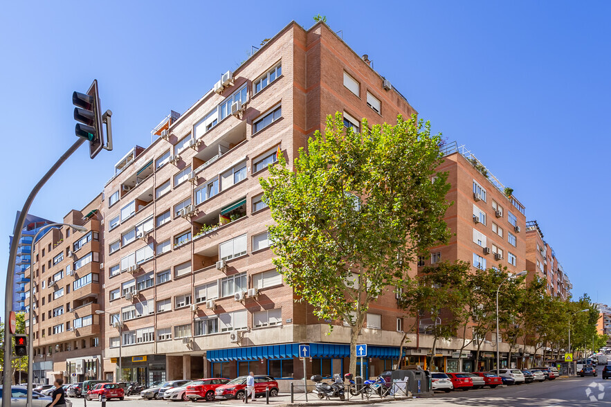 Calle de Clara del Rey, 14, Madrid, Madrid for lease - Primary Photo - Image 1 of 2