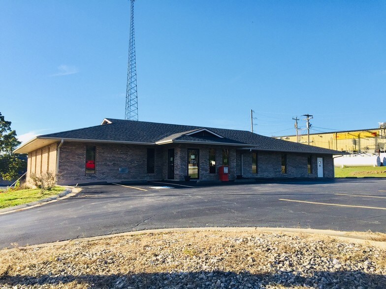 100 Tracker Plz, Crocker, MO 65452