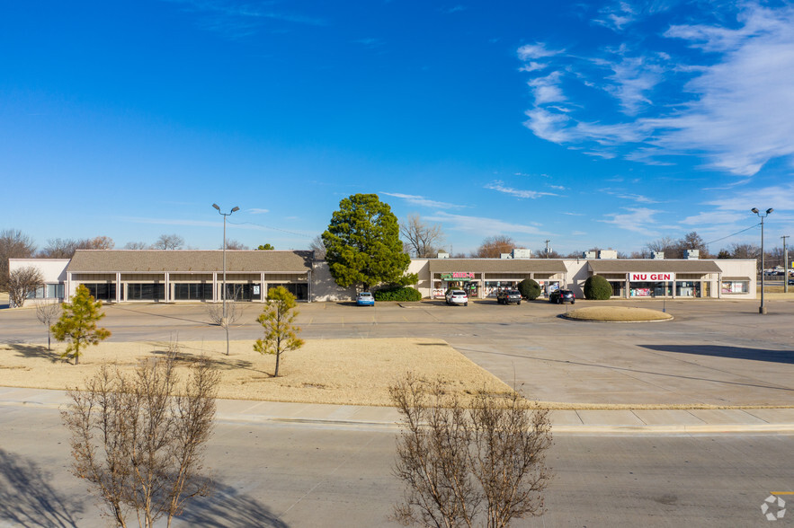 11111 E 41st St, Tulsa, OK for lease - Building Photo - Image 1 of 34