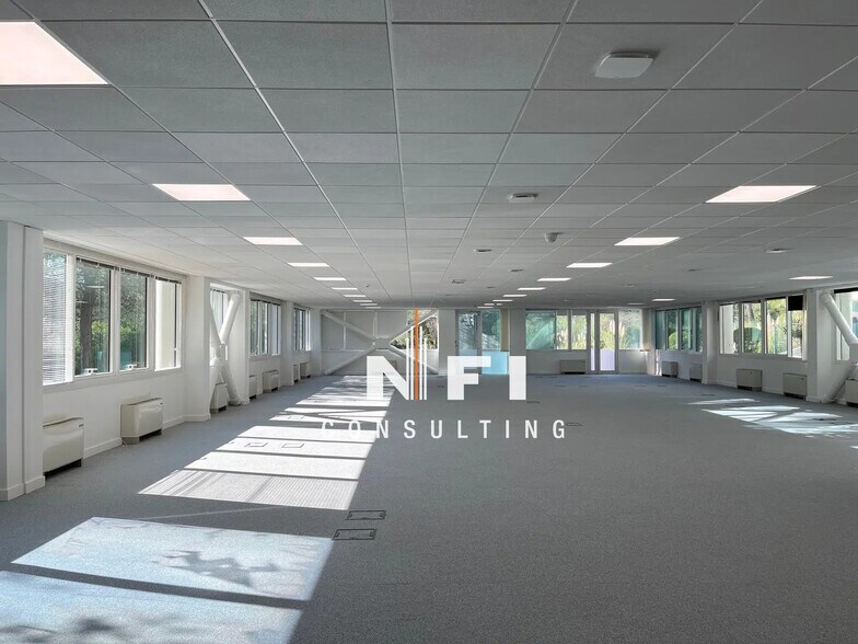 Office in Valbonne for lease - Building Photo - Image 2 of 9