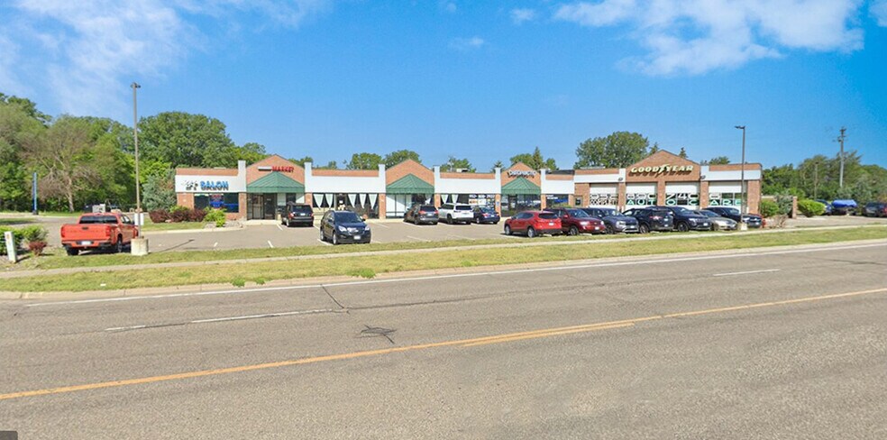 12000-12014 Cr-11, Burnsville, MN for lease - Building Photo - Image 2 of 7