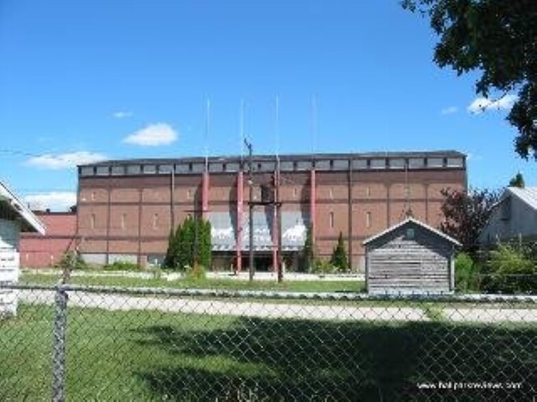 2701 E Genesee Ave, Saginaw, MI for sale - Building Photo - Image 1 of 1