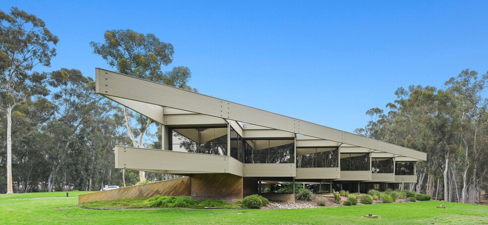 9889 Willow Creek Rd, San Diego, CA for lease - Building Photo - Image 2 of 8