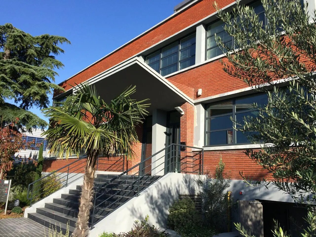 Flex in Bezons for lease Building Photo- Image 1 of 24