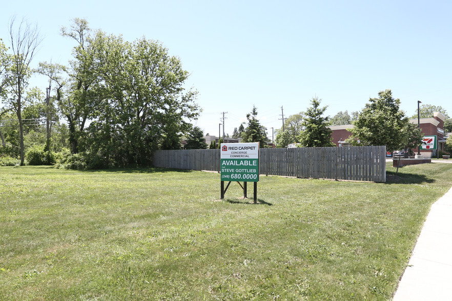 915-945 W Wattles Rd, Troy, MI for sale - Primary Photo - Image 1 of 1