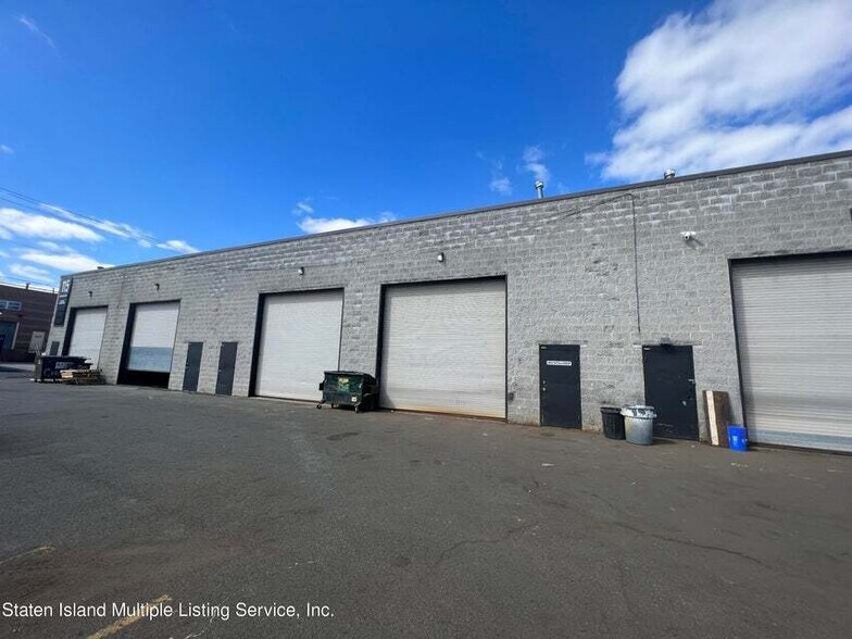 115 Industrial Loop, Staten Island, NY for lease - Primary Photo - Image 1 of 12