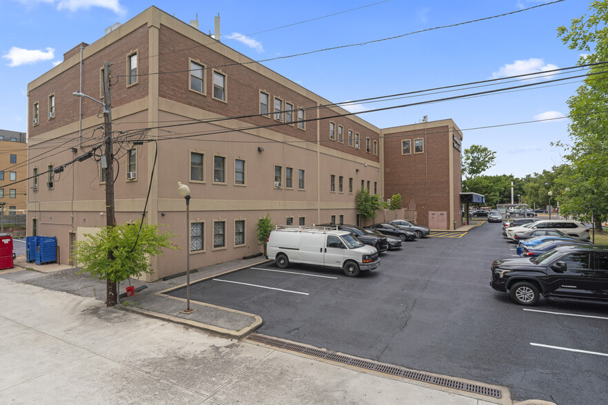 6323 Georgia Ave NW, Washington, DC for sale - Building Photo - Image 3 of 10