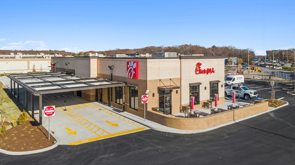 1225 Division St st, East Greenwich, RI for sale - Primary Photo - Image 1 of 3