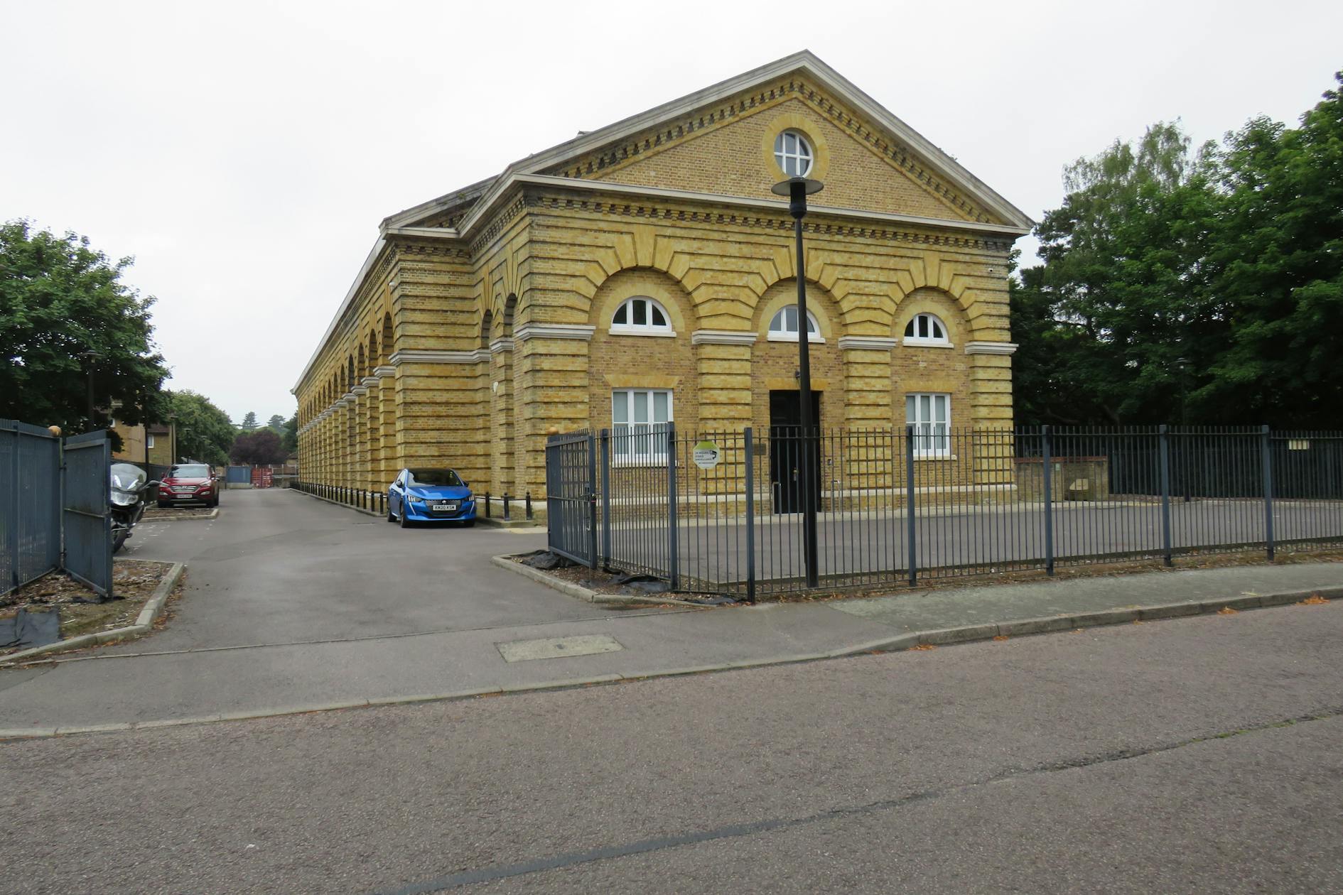 Auchinleck Way, Aldershot for sale Primary Photo- Image 1 of 2