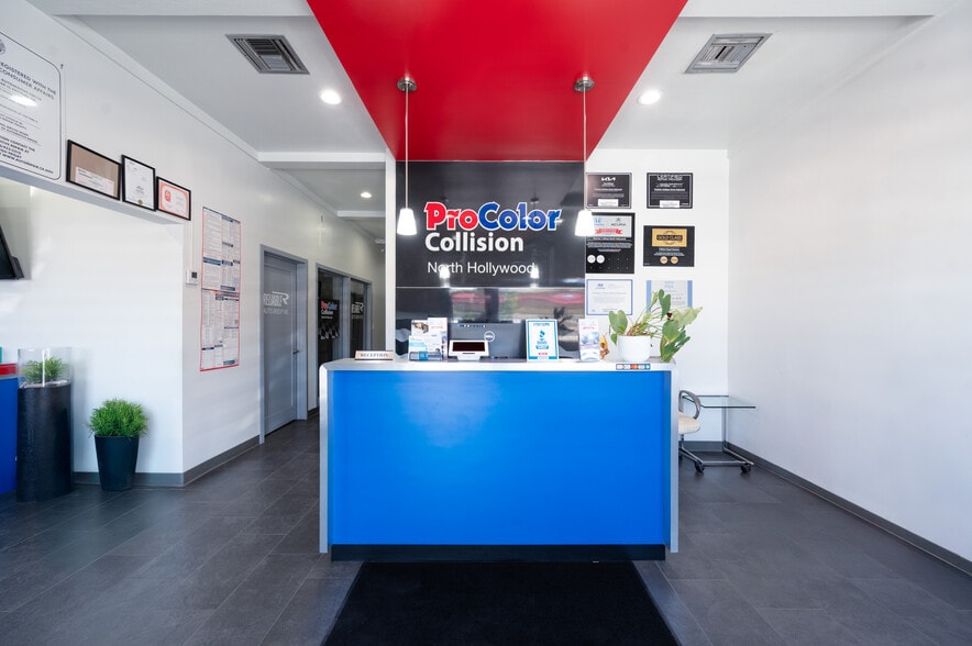 6872 Lankershim Blvd portfolio of 3 properties for sale on LoopNet.com - Building Photo - Image 3 of 32