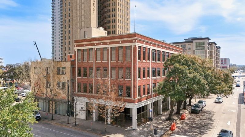 617 Caroline St, Houston, TX for lease - Building Photo - Image 1 of 5