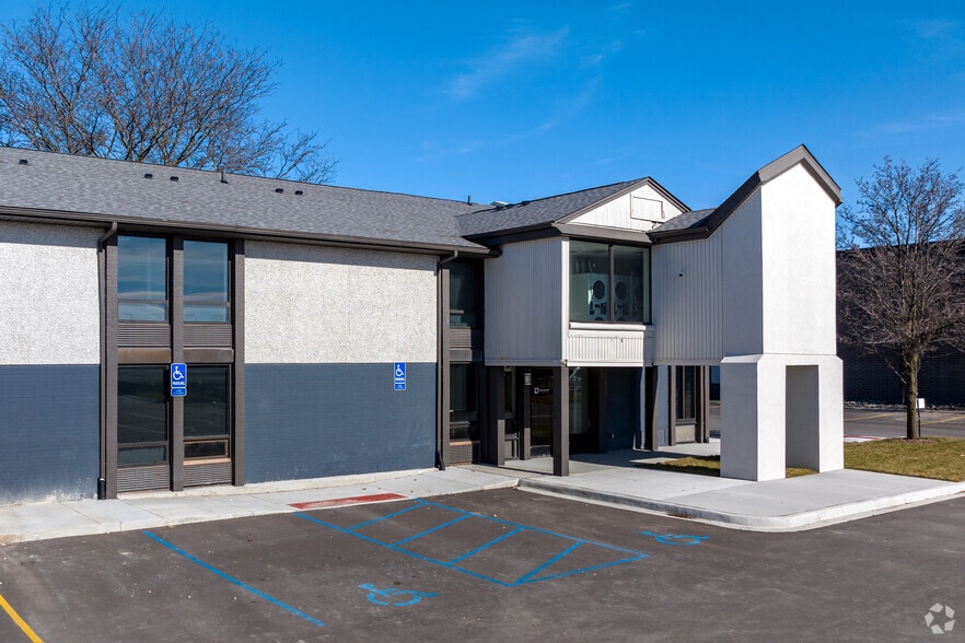 34911 Van Dyke Ave, Sterling Heights, MI for lease - Building Photo - Image 3 of 60