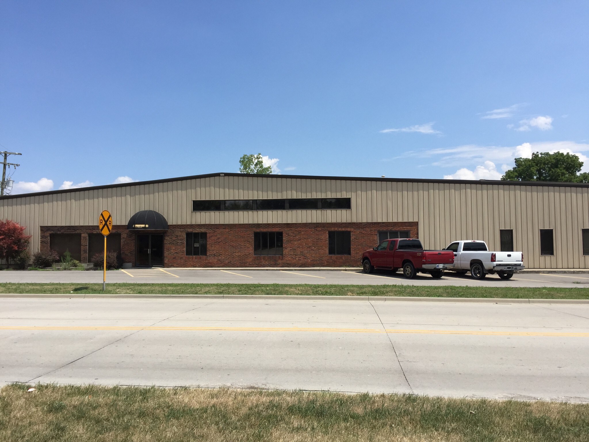 627 Hartzell Rd, New Haven, IN for sale Building Photo- Image 1 of 1