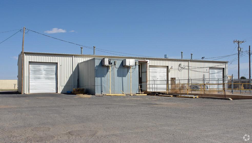 7010-7020 Cedar Ave, Lubbock, TX for lease - Building Photo - Image 3 of 3