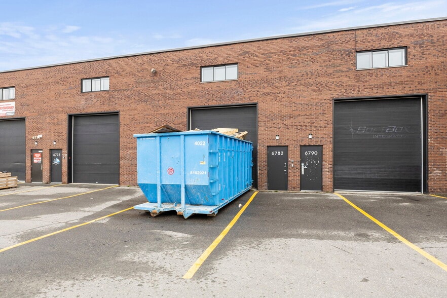 6742-6846 Rue Jarry E, Montréal, QC for lease - Building Photo - Image 2 of 20