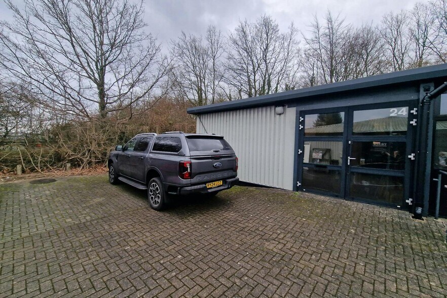 Stroudley Rd, Basingstoke for sale - Building Photo - Image 1 of 1