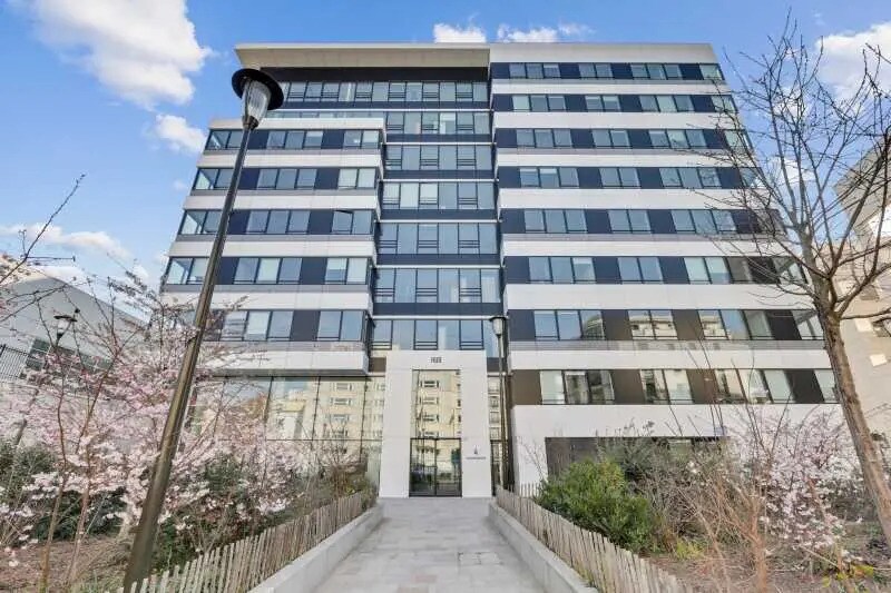 4 Place Du 8 Mai 1945, Levallois-Perret for lease - Building Photo - Image 1 of 14