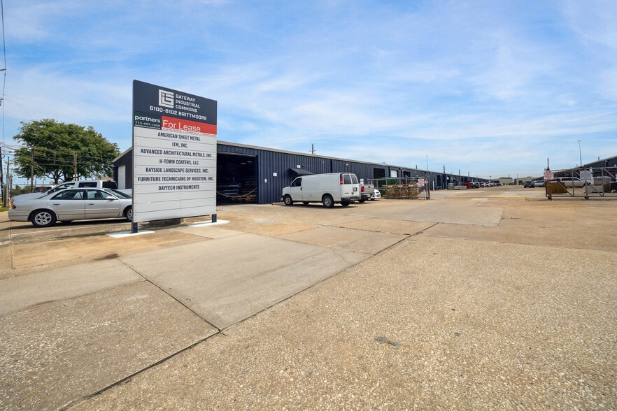 6100 Brittmoore Rd, Houston, TX for lease - Building Photo - Image 2 of 54