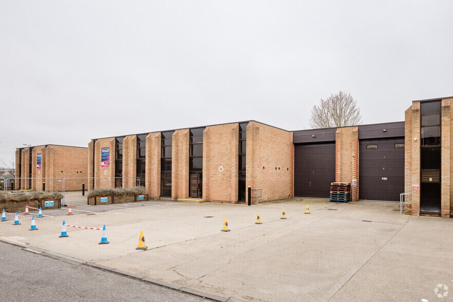 Ledgers Clos, Oxford for lease - Building Photo - Image 2 of 2