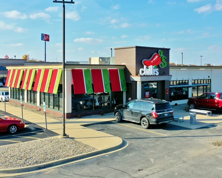 1300 Avenue Of Mid America, Effingham, IL for sale - Primary Photo - Image 1 of 1