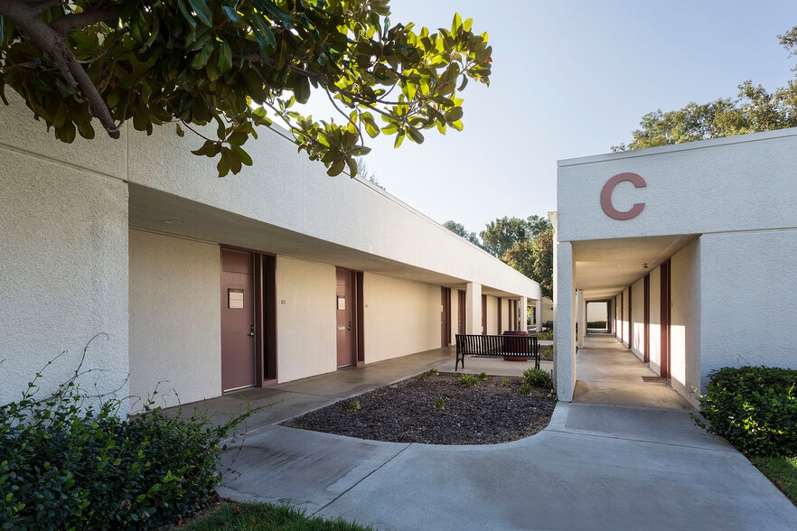 23861 McBean Pky, Valencia, CA for lease - Building Photo - Image 2 of 4