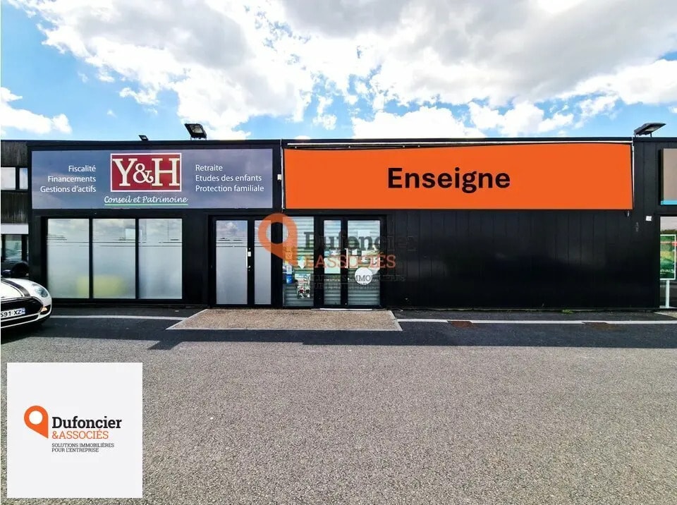 Retail in Poitiers for lease Building Photo- Image 1 of 6