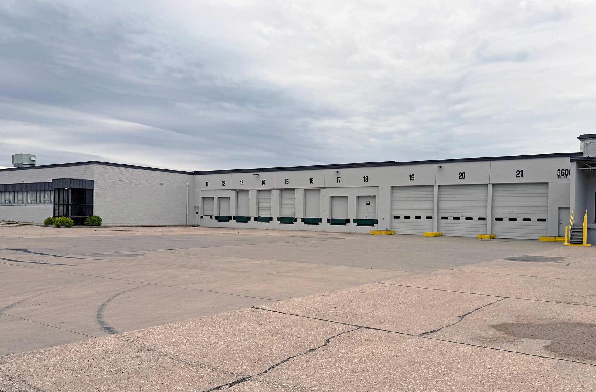 3600 N Santa Fe St, Wichita, KS for lease Building Photo- Image 1 of 5