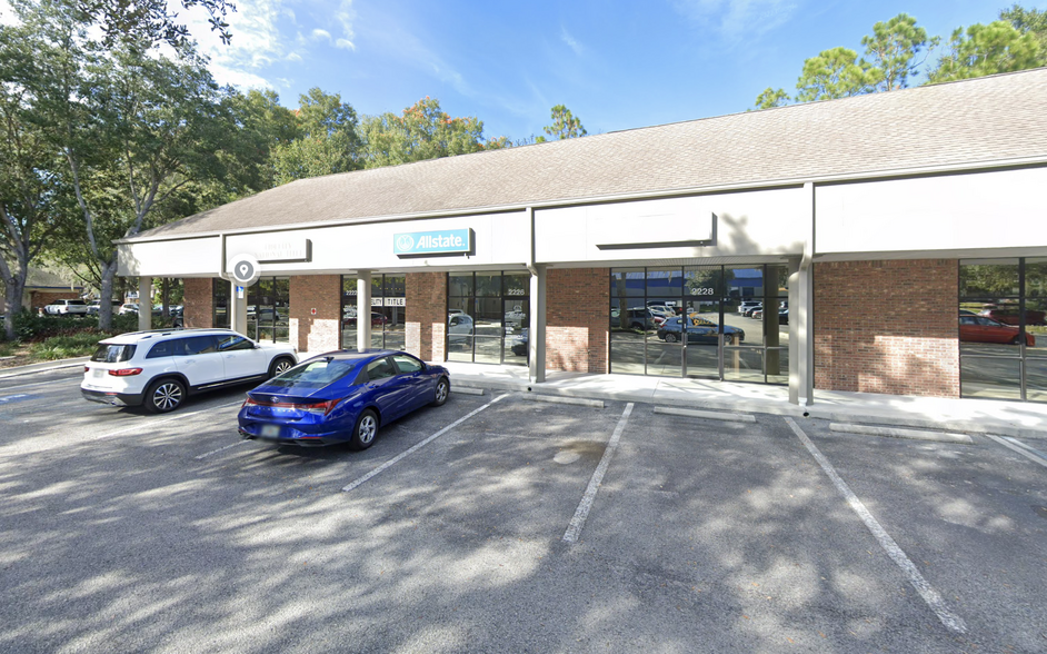 2222-2240 Lithia Center Ln, Valrico, FL for lease - Building Photo - Image 2 of 3