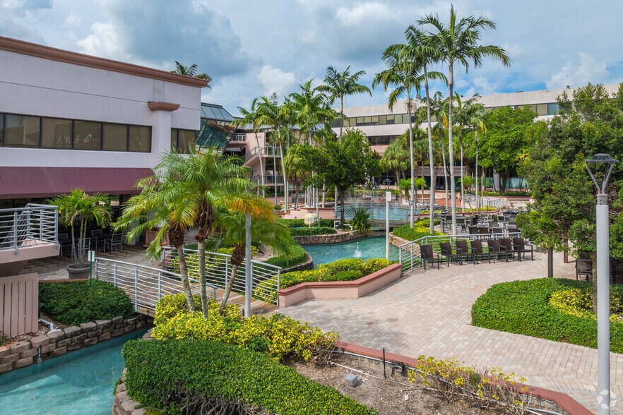 7100 W Camino Real, Boca Raton, FL for sale - Building Photo - Image 3 of 10