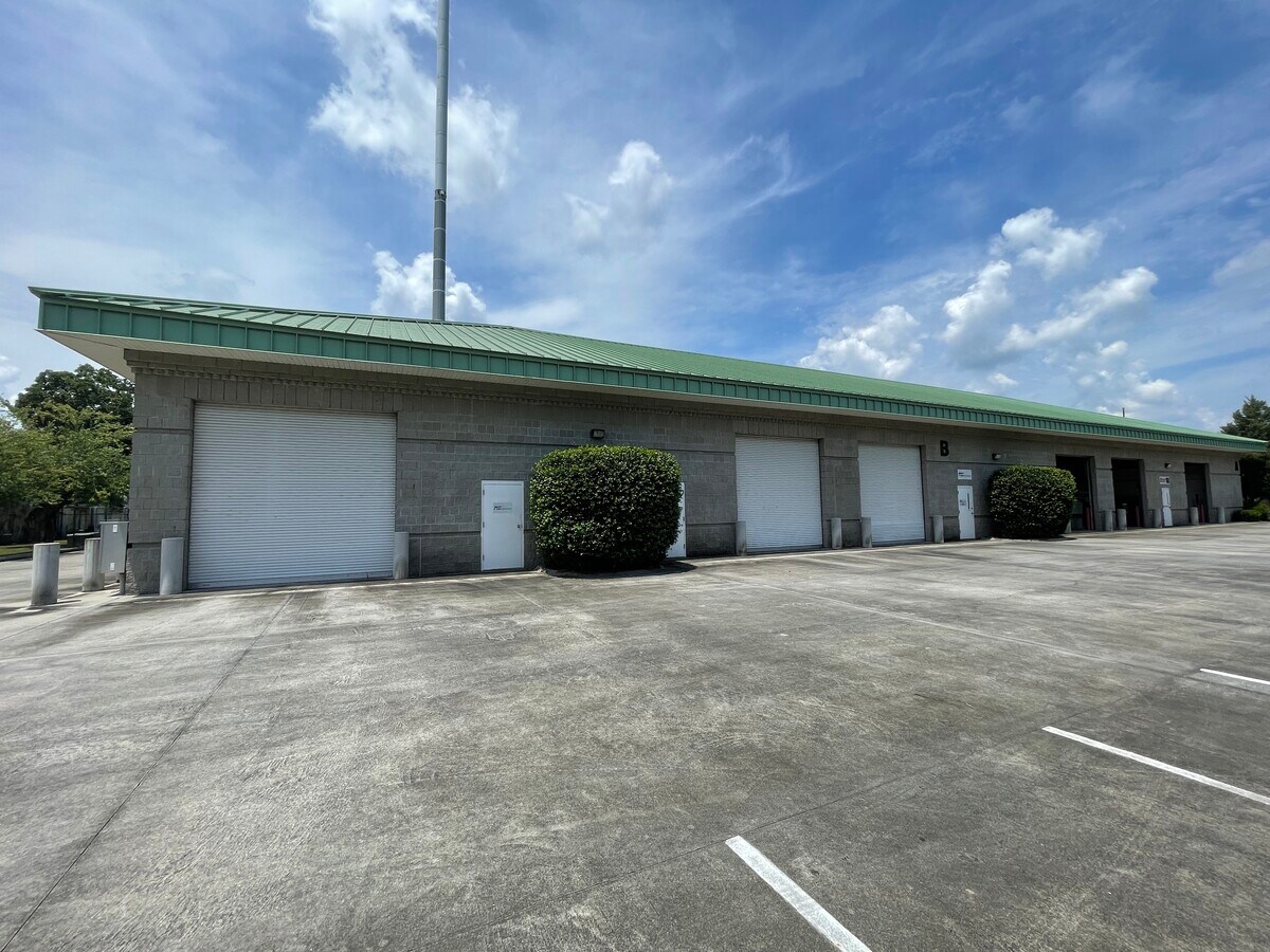 1871 Grove Point Rd, Savannah, GA 31419