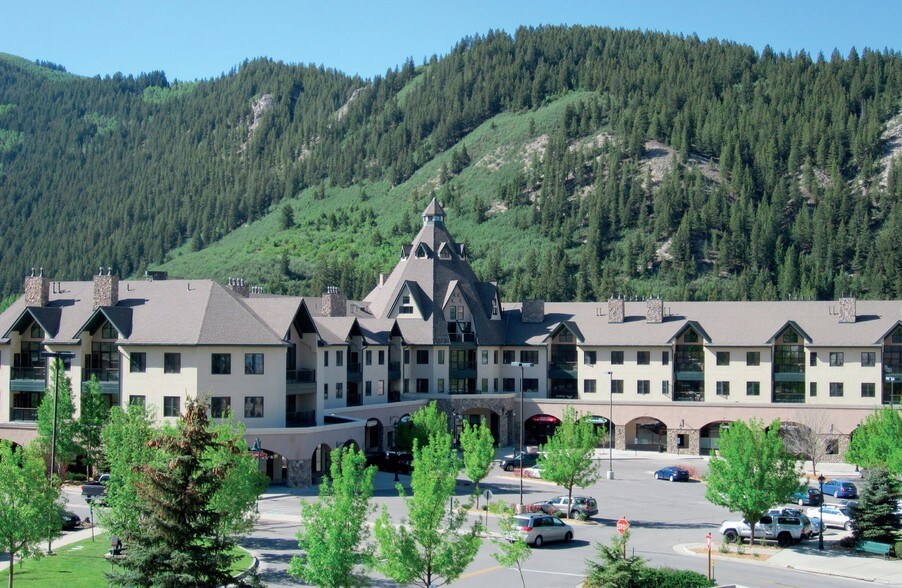 240 Chapel Pl, Avon, CO 81620