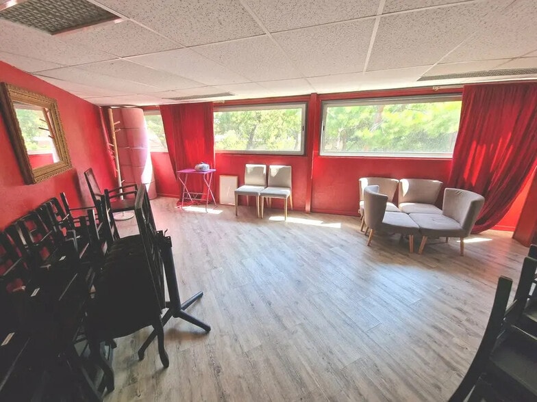 Office in Vallauris for lease - Interior Photo - Image 1 of 5