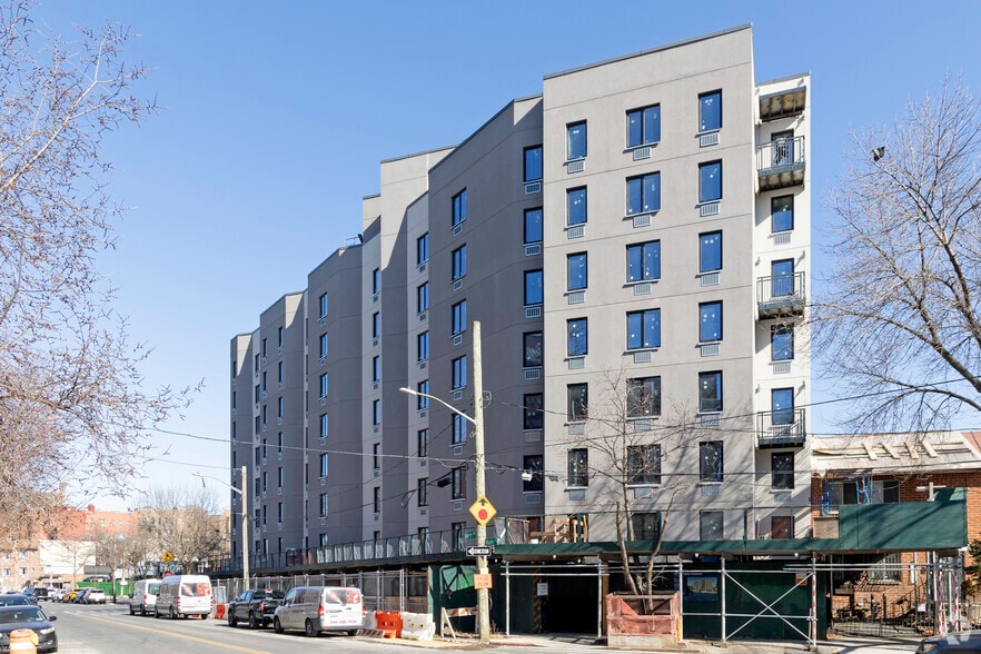 16 Wade Sq, Bronx, NY for lease - Primary Photo - Image 3 of 3