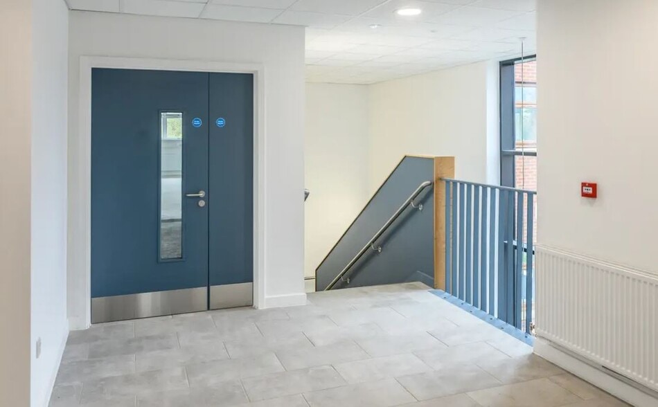 Annick Rd, Irvine for lease - Interior Photo - Image 2 of 25