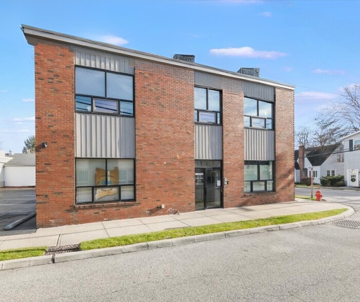 21 Davis Ave, Poughkeepsie, NY 12603 Office for Sale