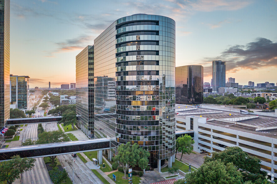 8 Greenway Plz, Houston, TX for lease - Building Photo - Image 1 of 17