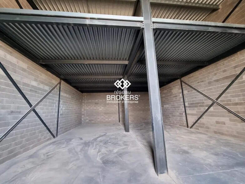 Industrial in SAINT-GEORGES-D'ORQUES for sale - Interior Photo - Image 2 of 3