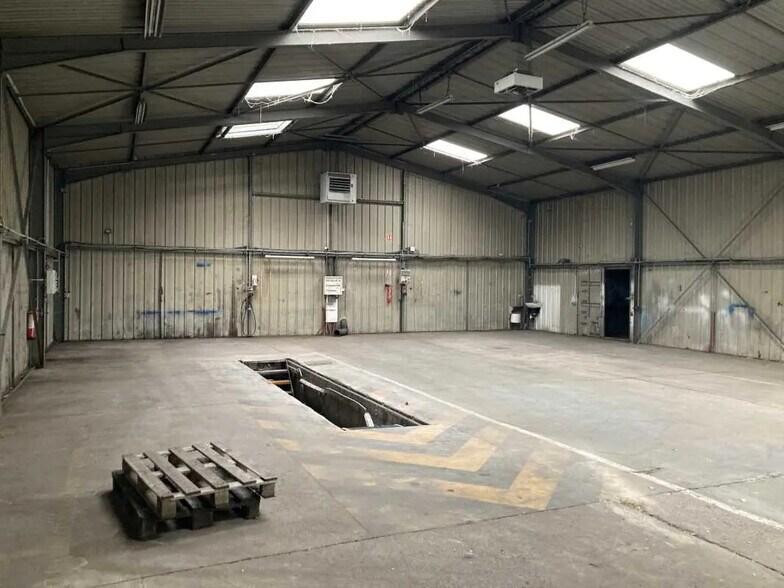 196 Chemin Du Lortaret, Saint-Priest for lease - Building Photo - Image 3 of 5