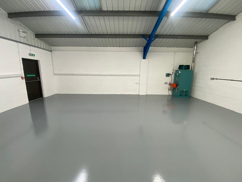 Basingstoke Rd, Reading for lease - Interior Photo - Image 3 of 6